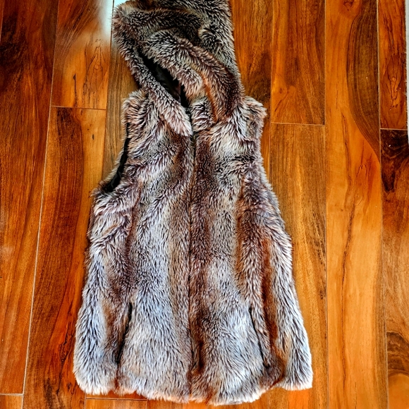 RUE 21 Faux Fur Zippered Hooded Vest - Size S/M - Picture 7 of 10
